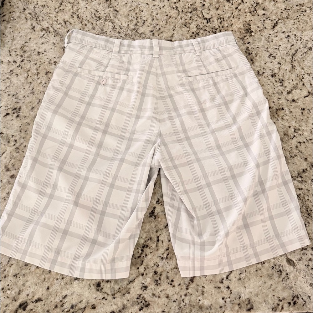 Nike Dri-fit Men's 32 White and Light Gray Plaid Flat Front Shorts